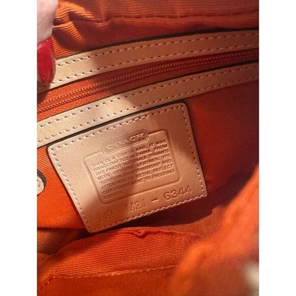 Sold! Coach Signature Canvas Shoulder Bag Brown - Picture 7 of 8